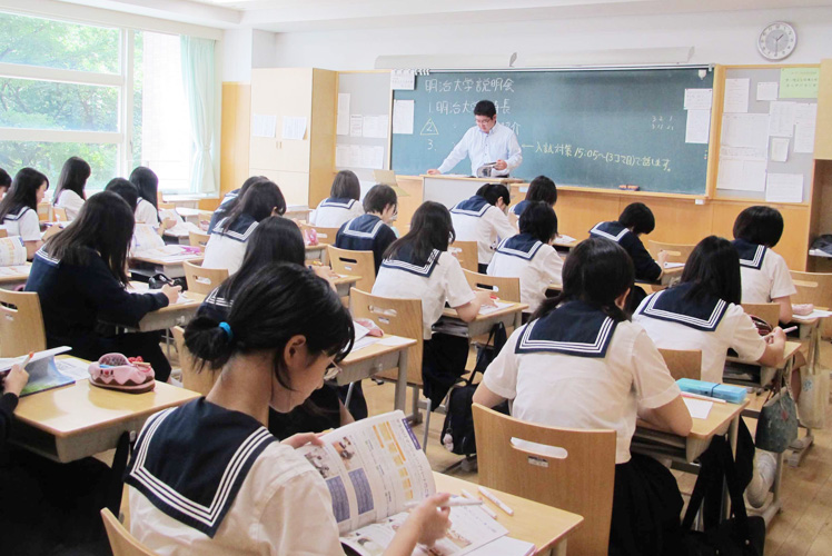 校内大学説明会